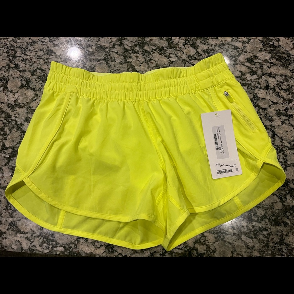 NWT tracker short 4”